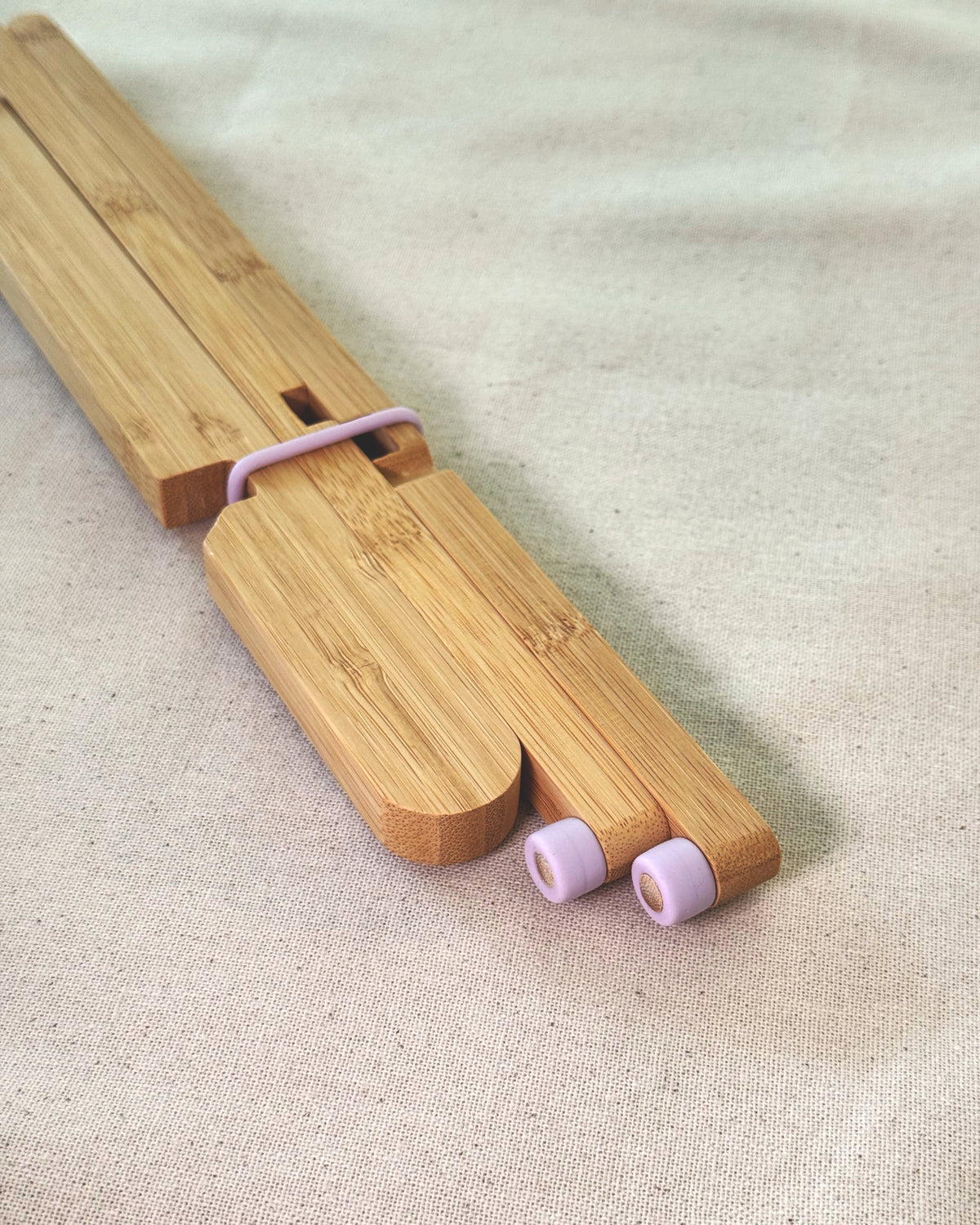 Dragonfly Laptop Stand, Blooming Lilac